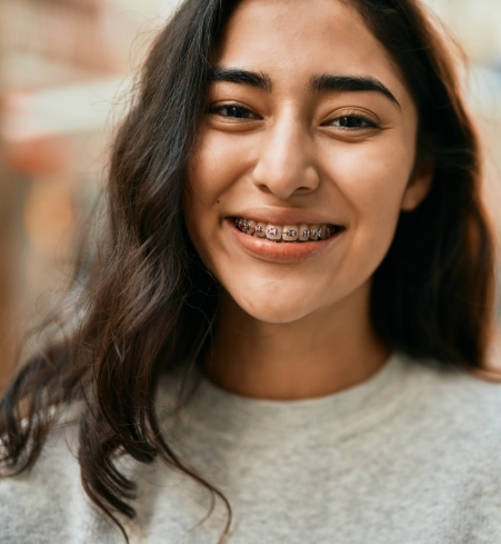 Orthodontist offering orthodontic treatment